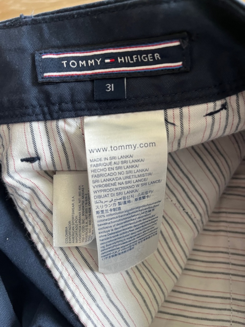 Tommy Hilfiger Men's Navy Cargo Shorts (size 31) - Picture 3 of 5
